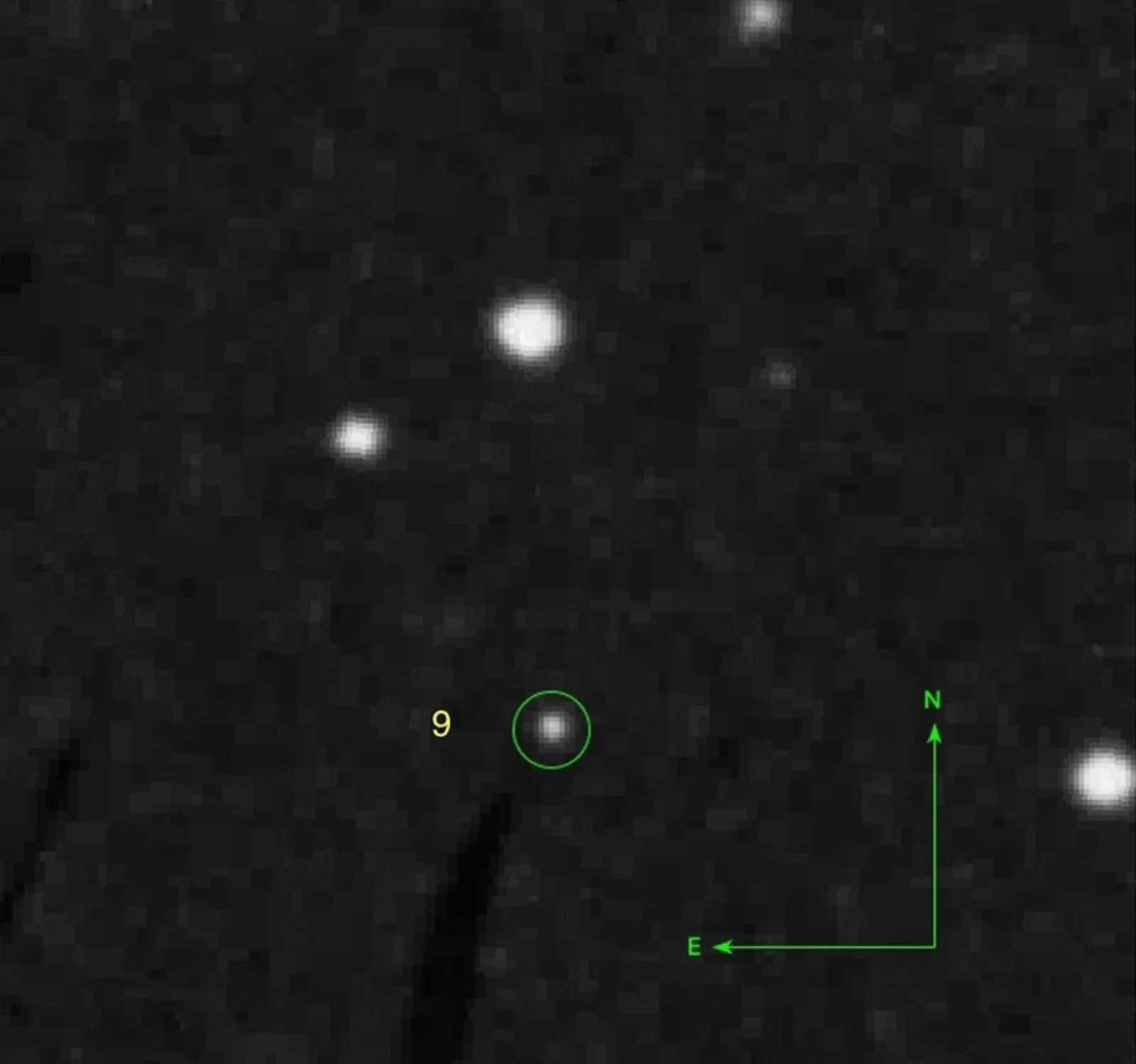 Plate cutout showing transient #9 — a single green circle marking one isolated point source on the dark sky field, with a few brighter reference stars visible above.